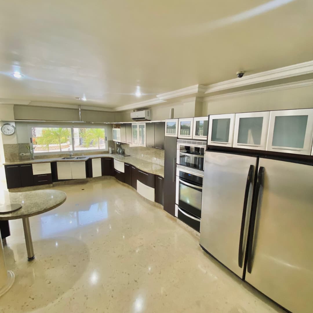 Casa en Alquiler -  Urbanización Las Villas Lechería