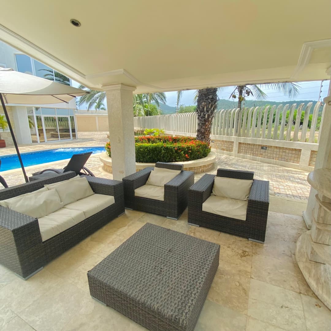 Casa en Alquiler -  Urbanización Las Villas Lechería