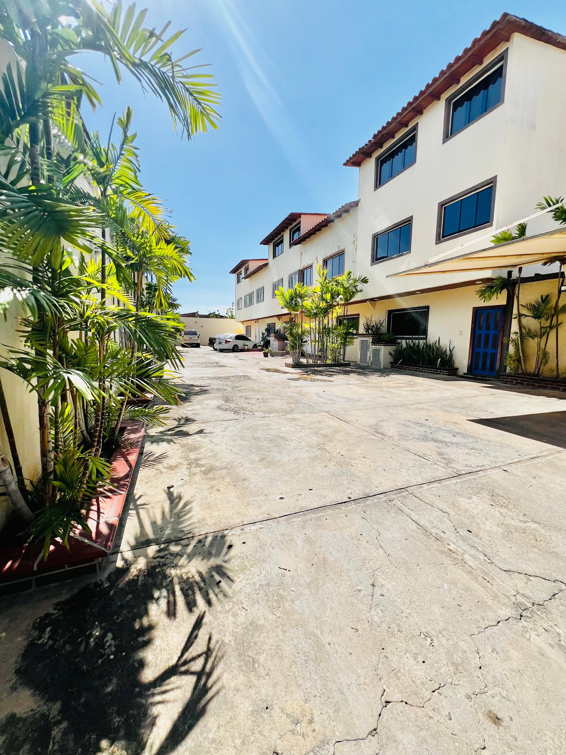 Townhouse en Venta Av. Centurión Nueva Barcelona