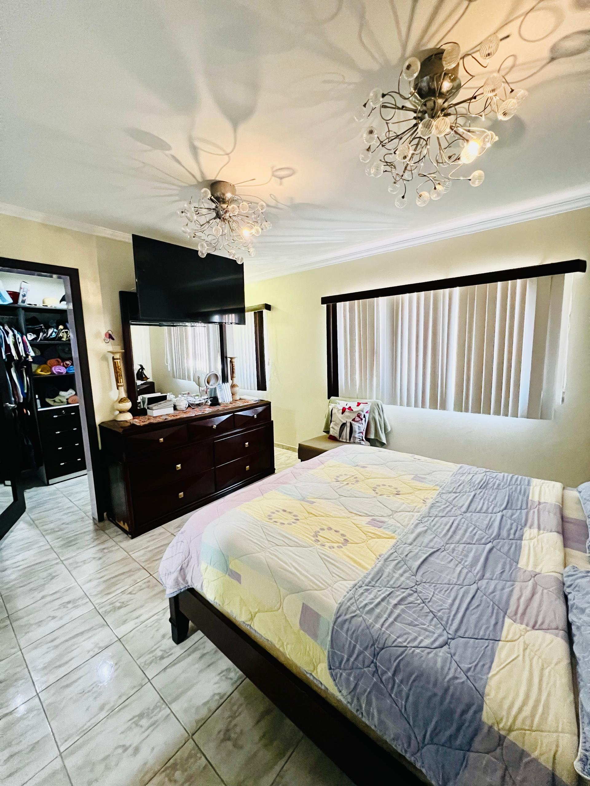 Townhouse en Venta Av. Centurión Nueva Barcelona