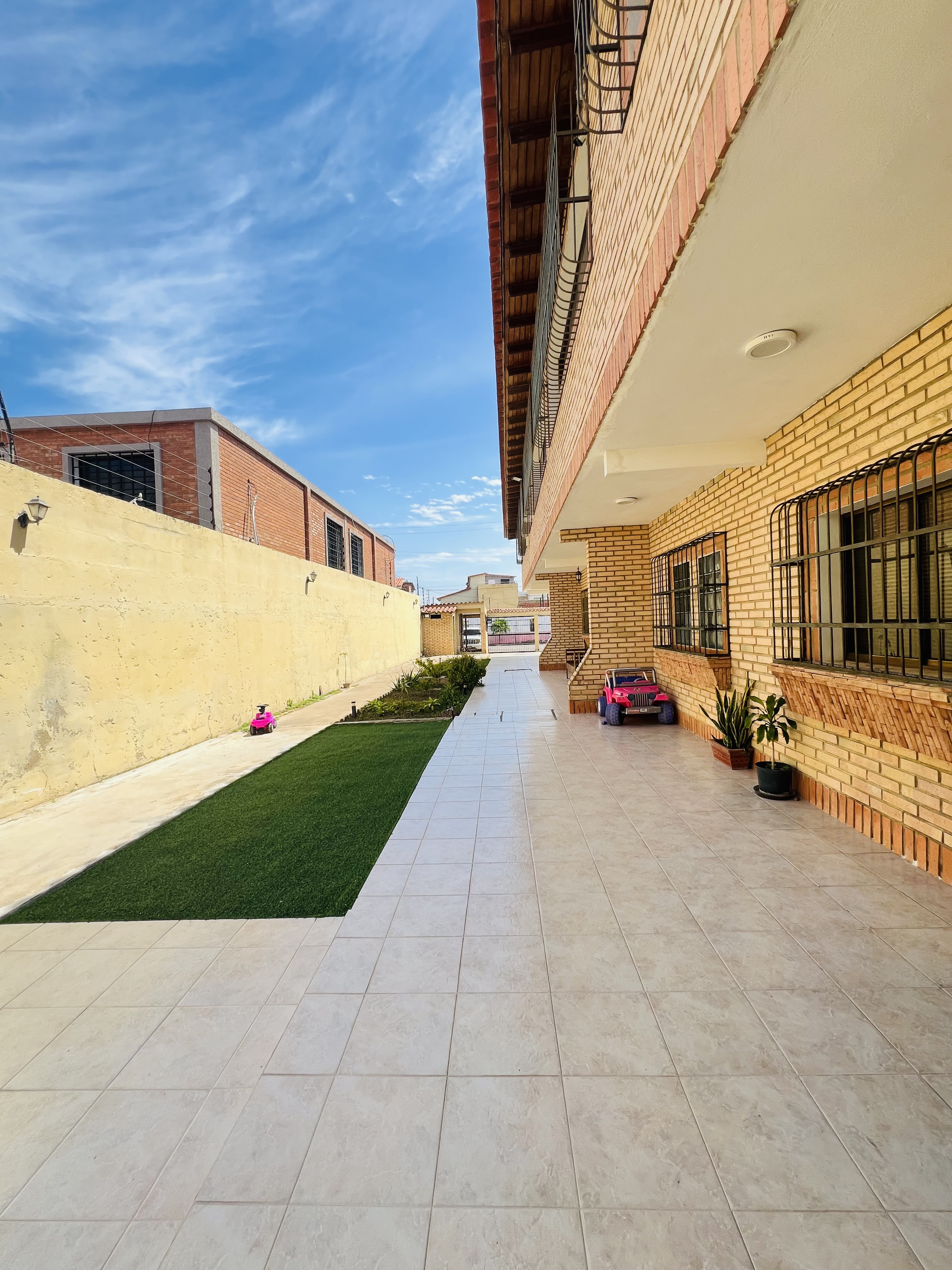 Townhouse en Venta  Av. Centurión Nueva Barcelona Resd. Villas de Lourdes