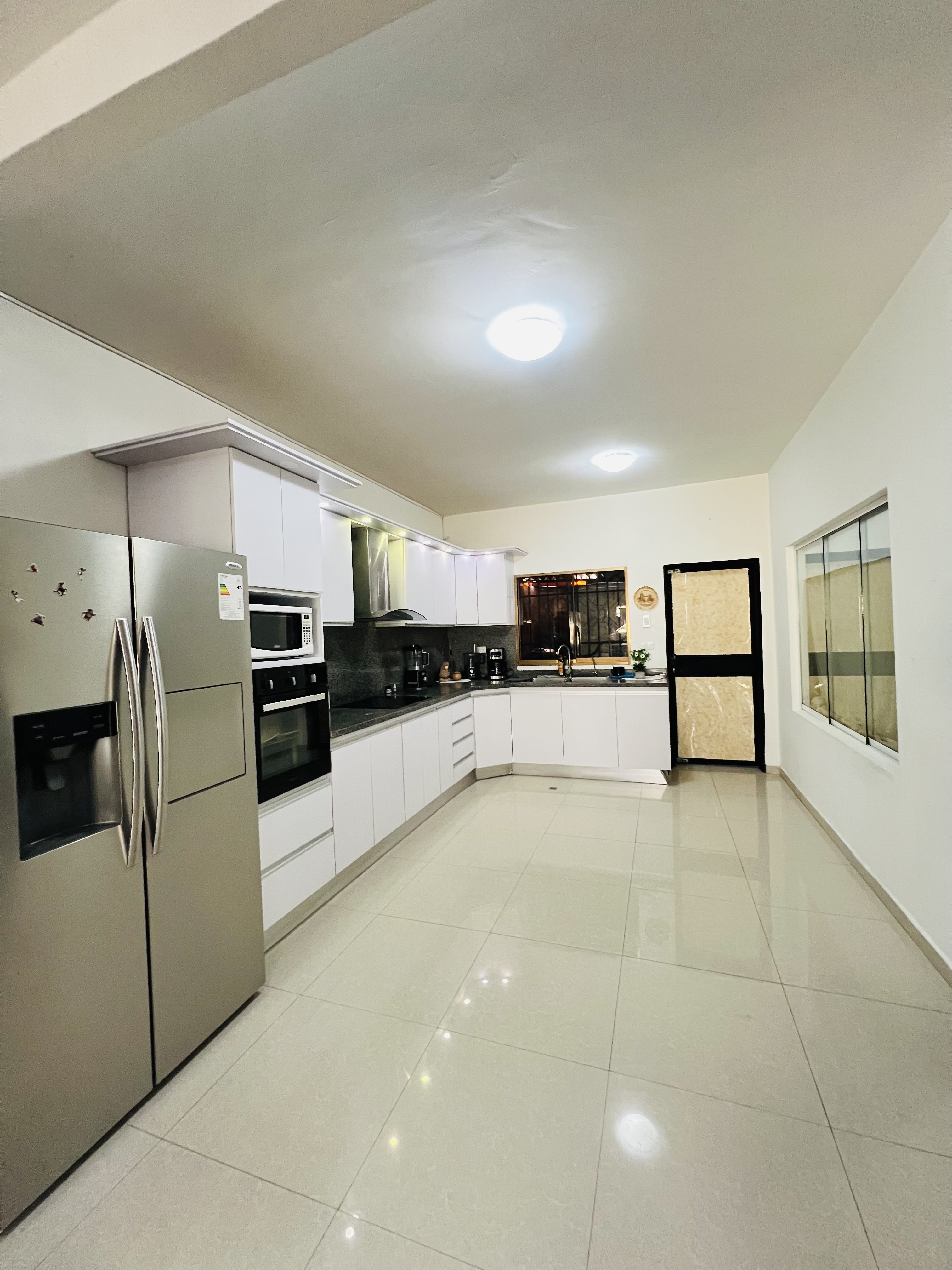 Townhouse en Venta  Av. Centurión Nueva Barcelona Resd. Villas de Lourdes