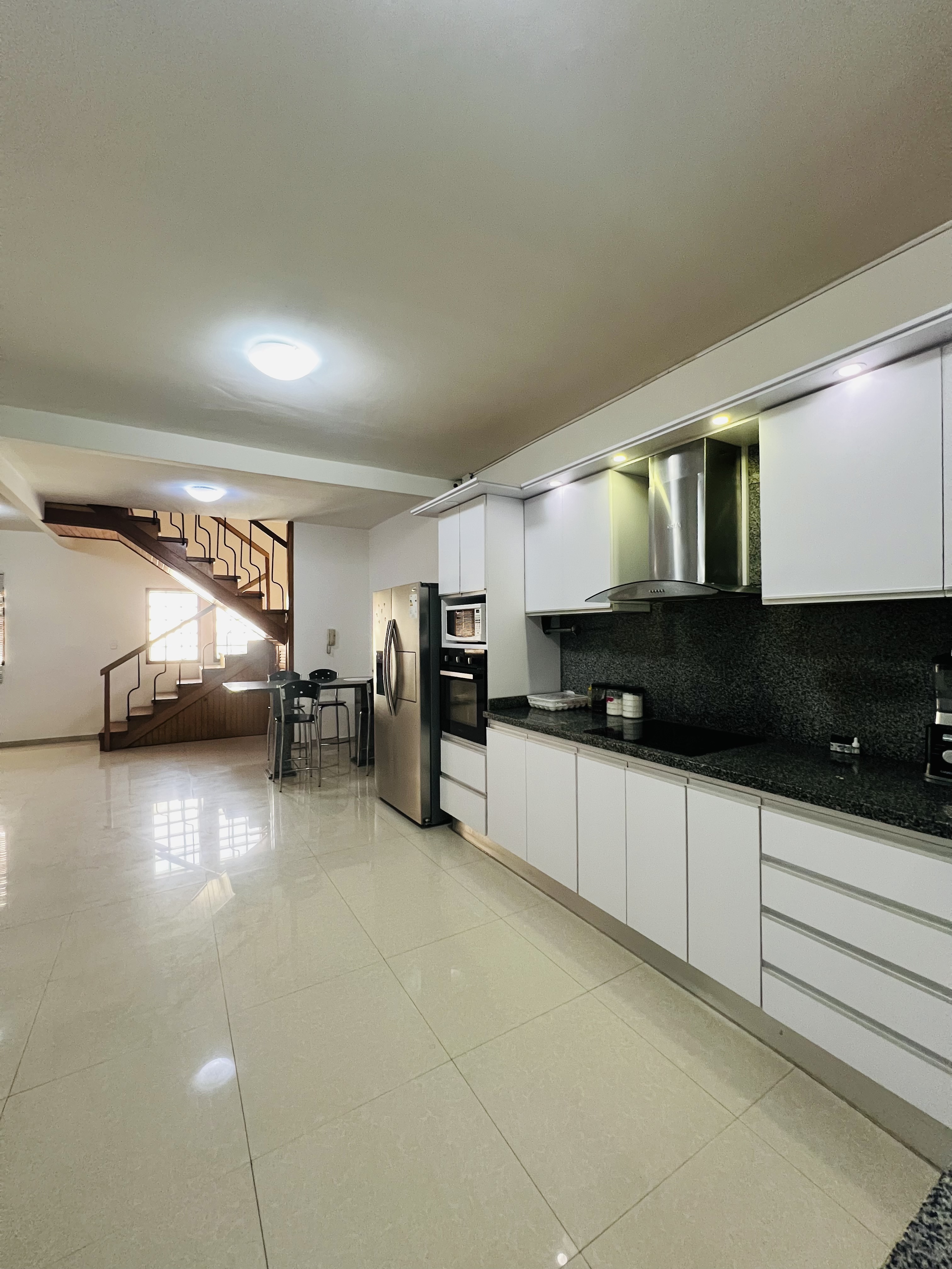 Townhouse en Venta  Av. Centurión Nueva Barcelona Resd. Villas de Lourdes