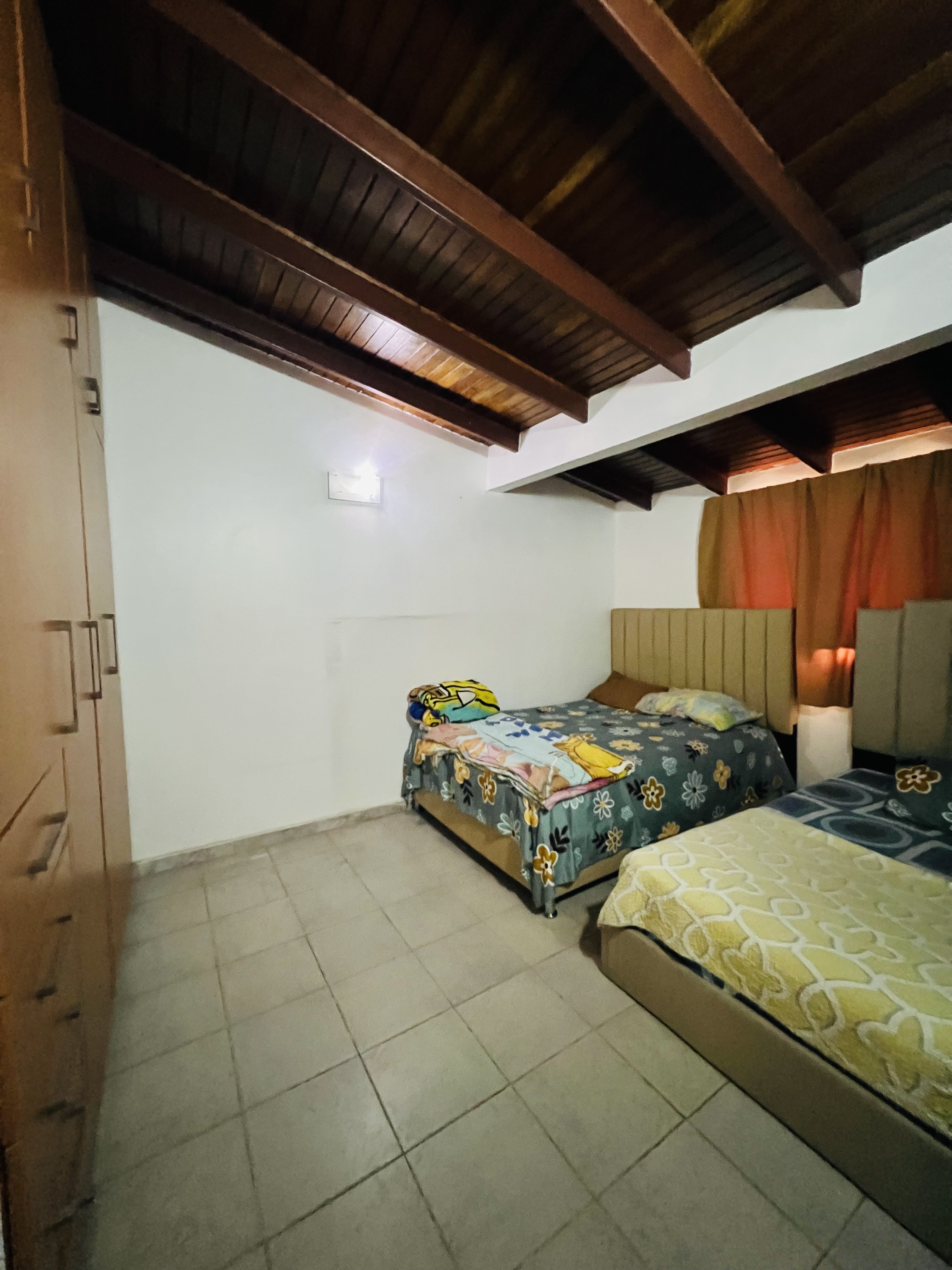 Townhouse en Venta  Av. Centurión Nueva Barcelona Resd. Villas de Lourdes