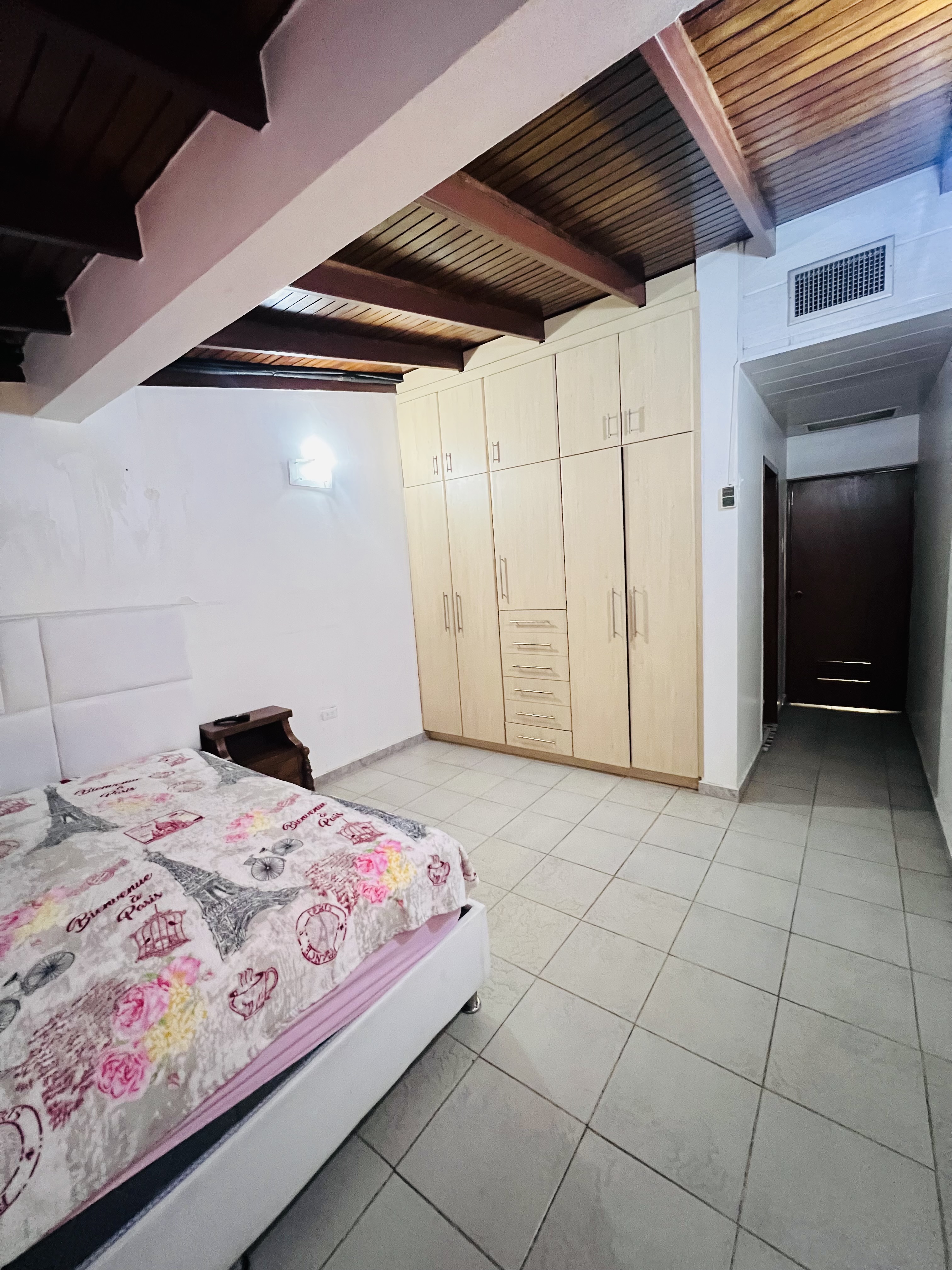 Townhouse en Venta  Av. Centurión Nueva Barcelona Resd. Villas de Lourdes