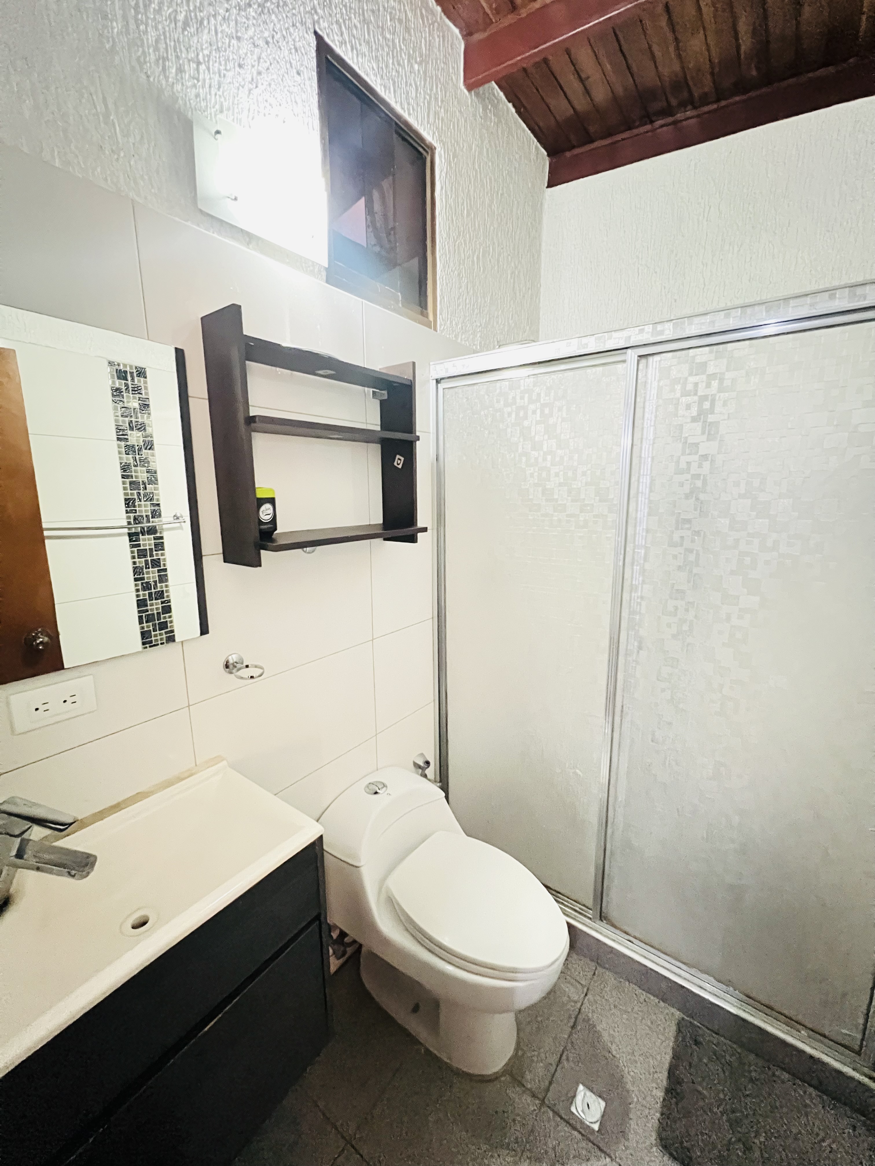 Townhouse en Venta  Av. Centurión Nueva Barcelona Resd. Villas de Lourdes