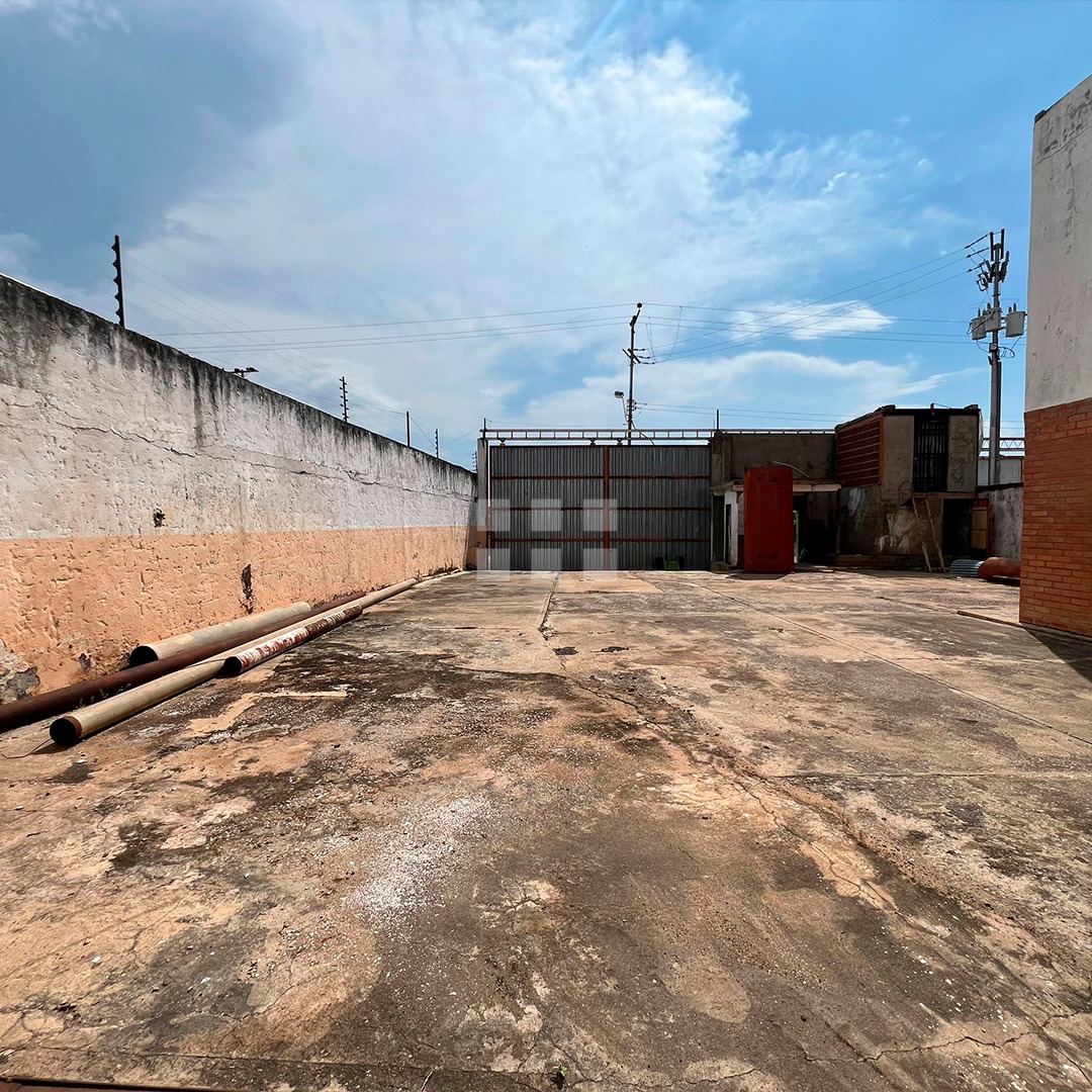 Galpón Industrial en Venta  Barcelona Zona Industrial.