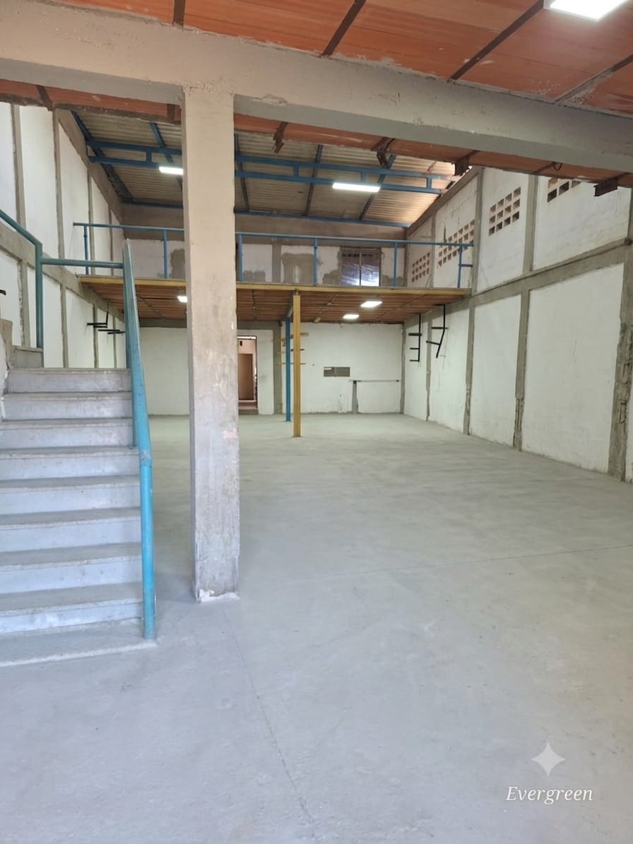 Galpón o Nave Industrial en Venta en la Vía Alterna de Barcelona, Anzoátegui